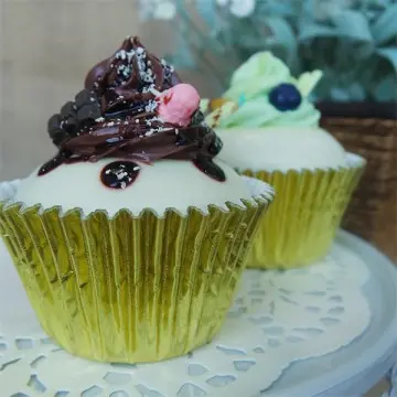 Golden or sliver cupcake paper